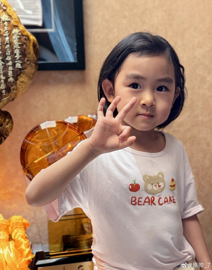 三分大賽三冠王！原帥曬三冠獎(jiǎng)杯：完成了女兒給安排的任務(wù)！