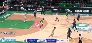 攻勢漸起！張鎮(zhèn)麟底角三分命中 遼寧一波13-0將分差拉大到18分