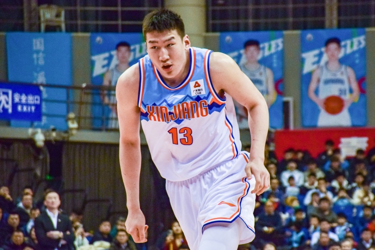 高效輸出！李炎哲半場(chǎng)7中5拿到12分2板1助1斷2帽