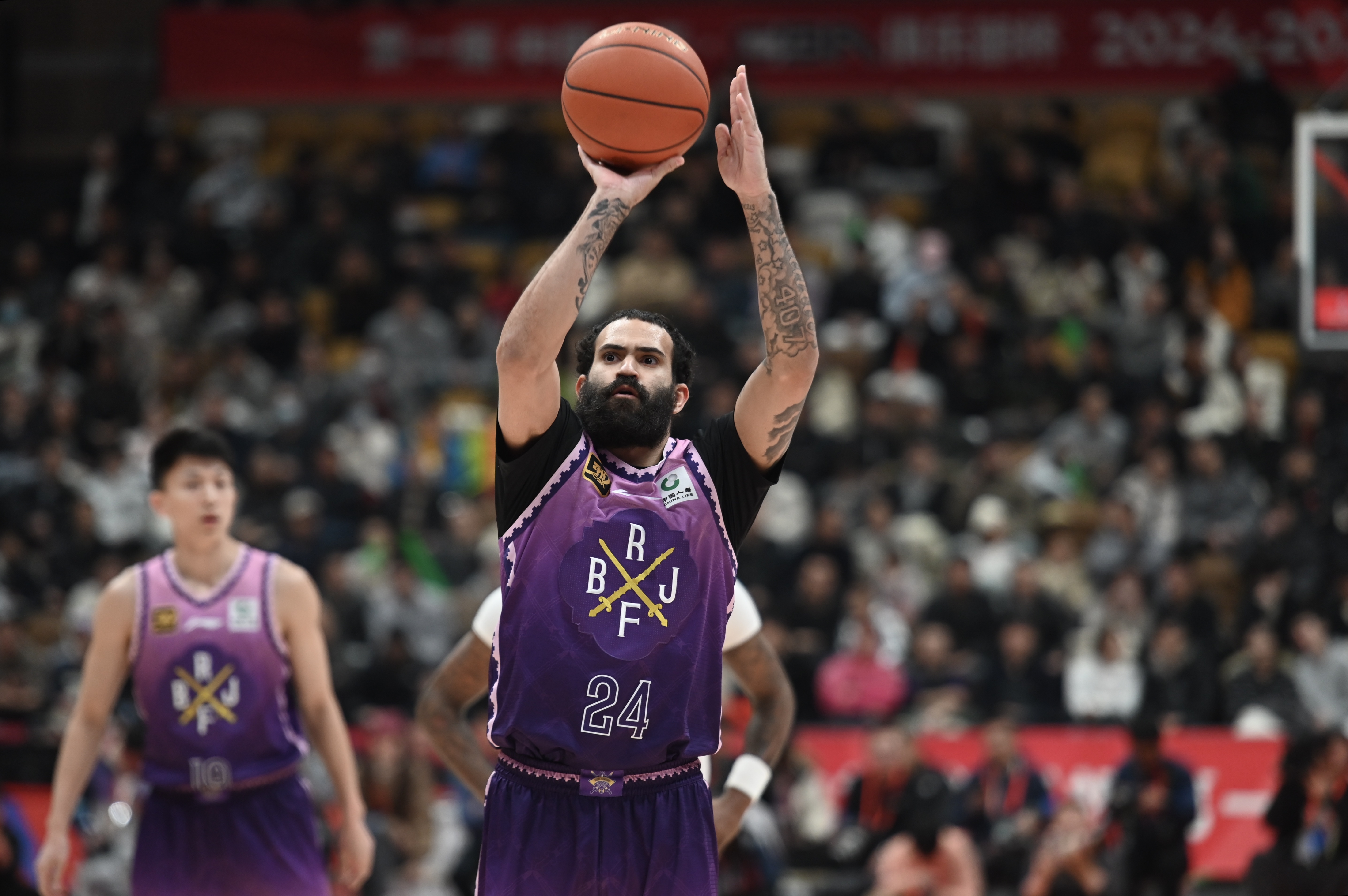 高效輸出！里勒半場各種強(qiáng)突 兩分球7中7砍下16分2籃板3助攻